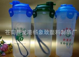 探索高品質(zhì)飲品伴侶 透明帶濾網(wǎng)PP塑料樂扣杯